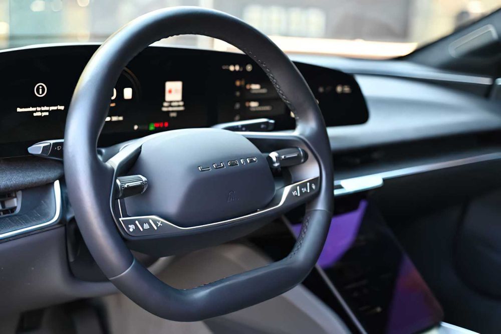 Lucid Air Pure      2023