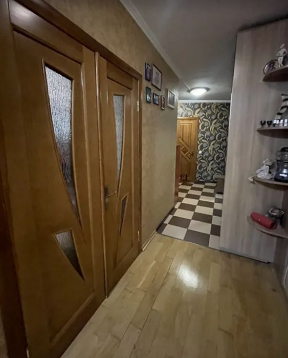 Продаж 3к квартири 76 кв. м на вул. Карпенка