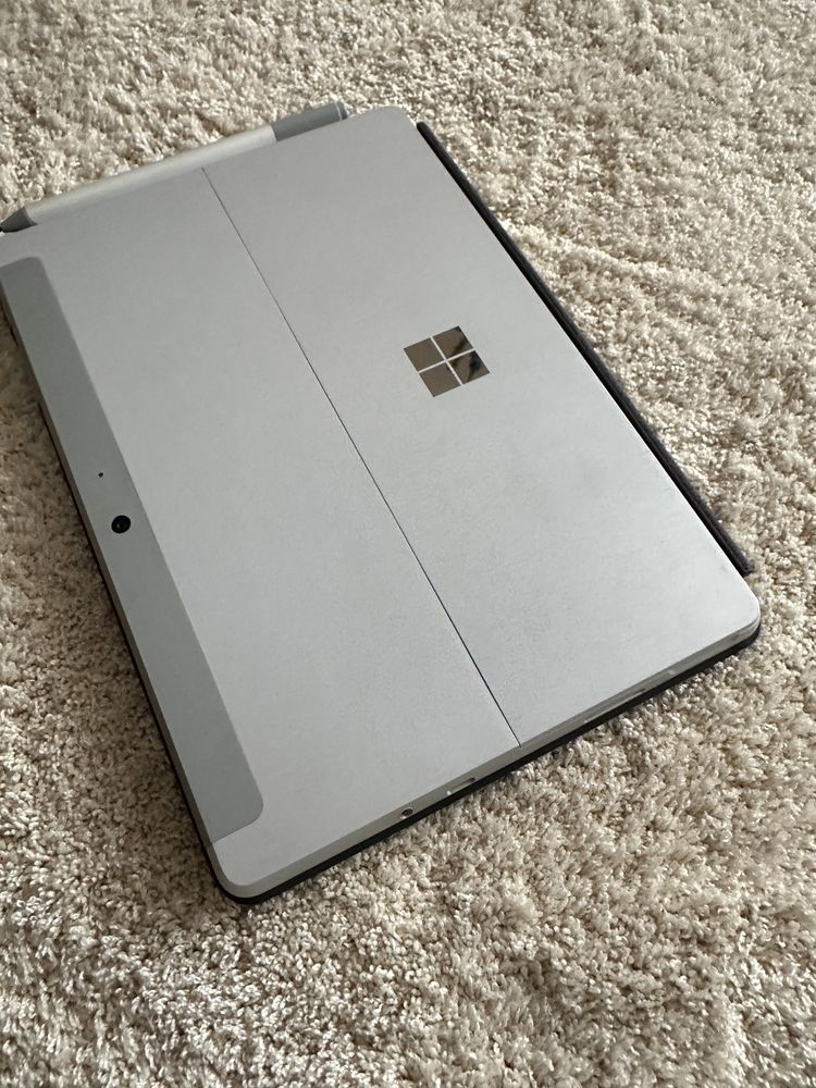 Microsoft Surface Go + klawiatura + rysik + etui