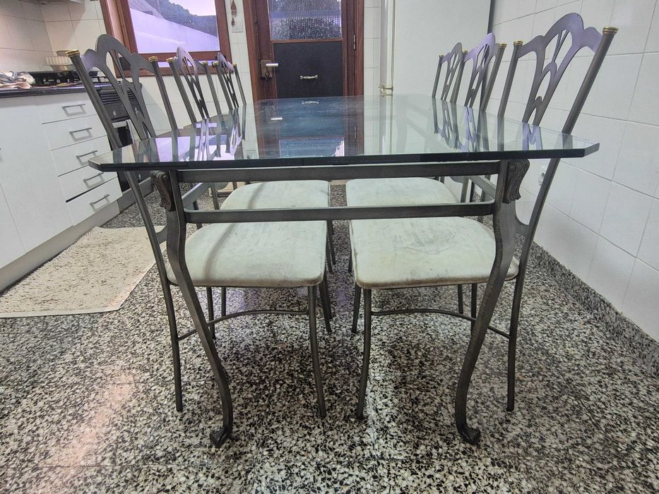 Mesa de Vidro + 6 cadeiras