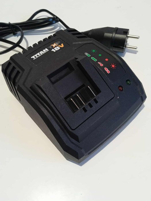 Ładowarka Titan TTB804CHR
Stan bardzo dobry 
Sprzedaję to co na zdjęci