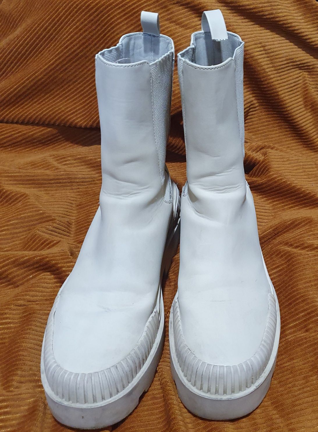 Buty sztyblety, beżowe, ZARA, rozm. 40.