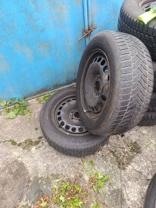 Зима Dunlop Winter Sport 5 215/60 R16 95H 2023 року, Польща 9мм та 5мм