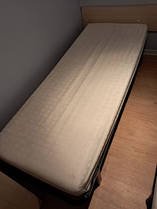 Cama e colchão incluido