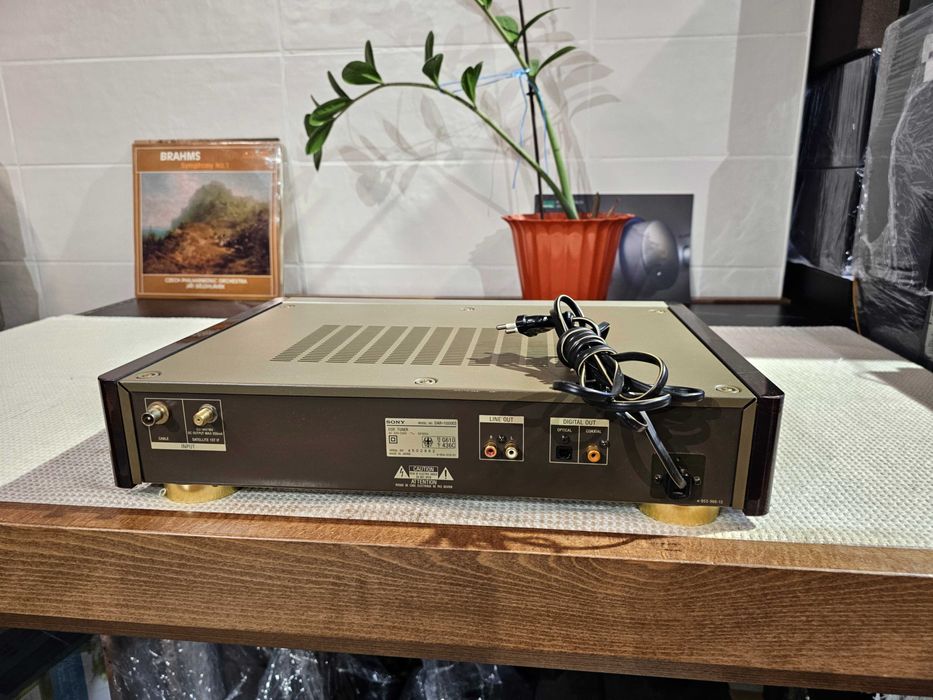Цифровий тюнер Sony DAR-1000es