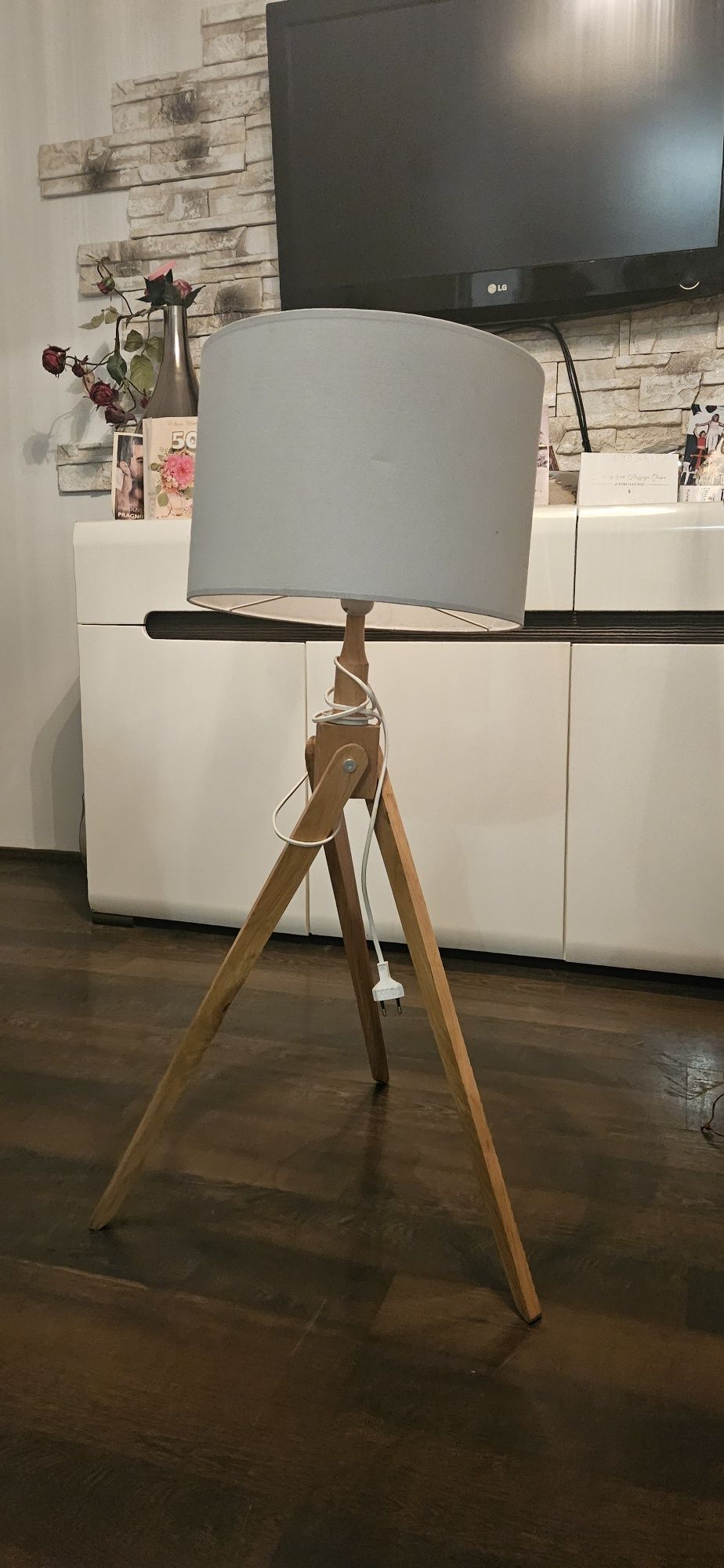 Lampa stojąca  biała