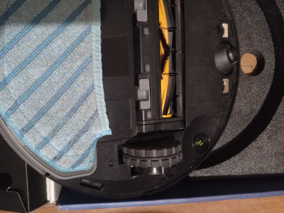 Робот - пилосос Ecovacs Deebot Ozmo T8