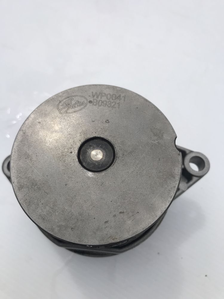 Помпа Гольф 4 1.6 v16