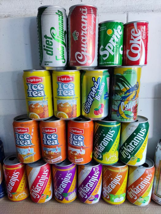 Latas de bebida antigas para colecionadores