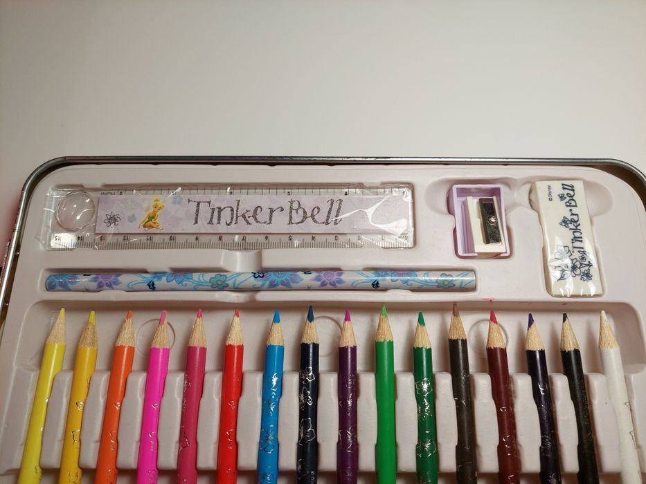 Conjunto de material escolar da Disney