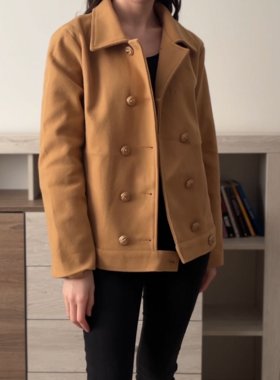 Жакет пальто коричневий на ґудзиках