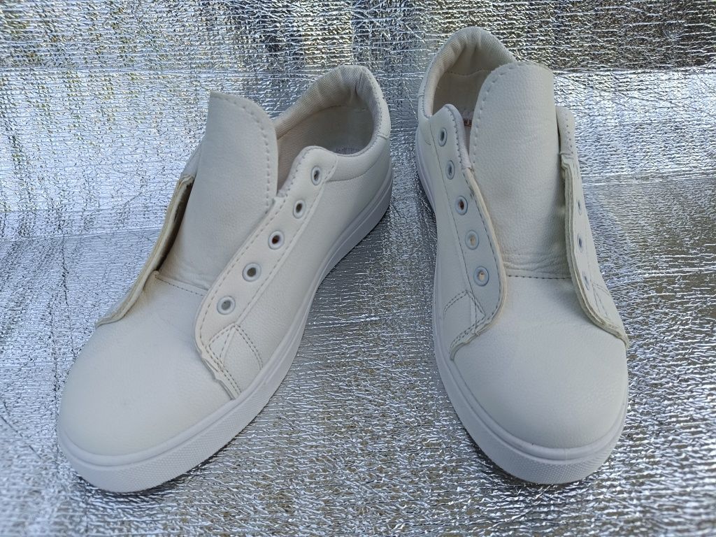 Buty damskie młodzieżowe białe sznurowane 6 39