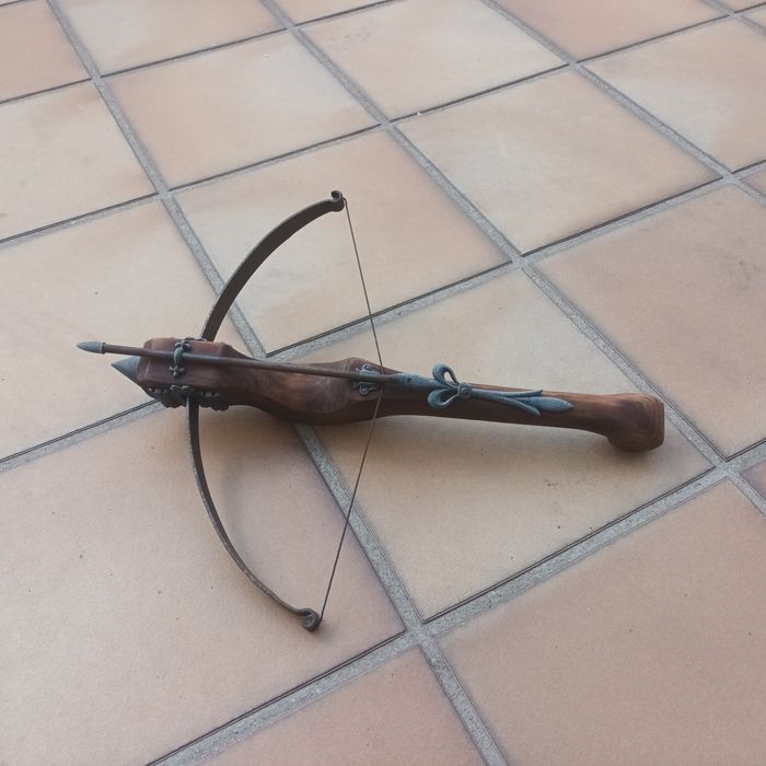 Replica Besta antiga