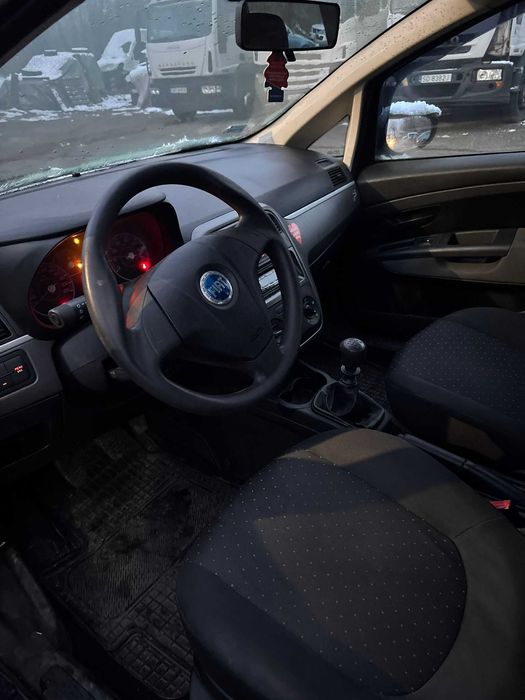 Fiat Punto 1.4 78KM 2007r Przebieg 94 TYS Pali Jeździ lekko uszkodzony