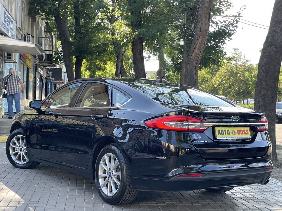 Ford Fusion SE 2017 року випуску