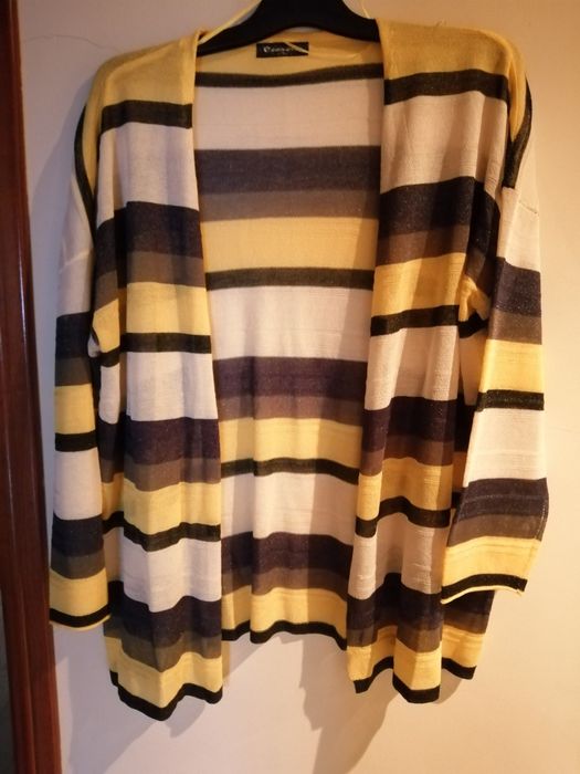 Promoção de roupa com etiquetas