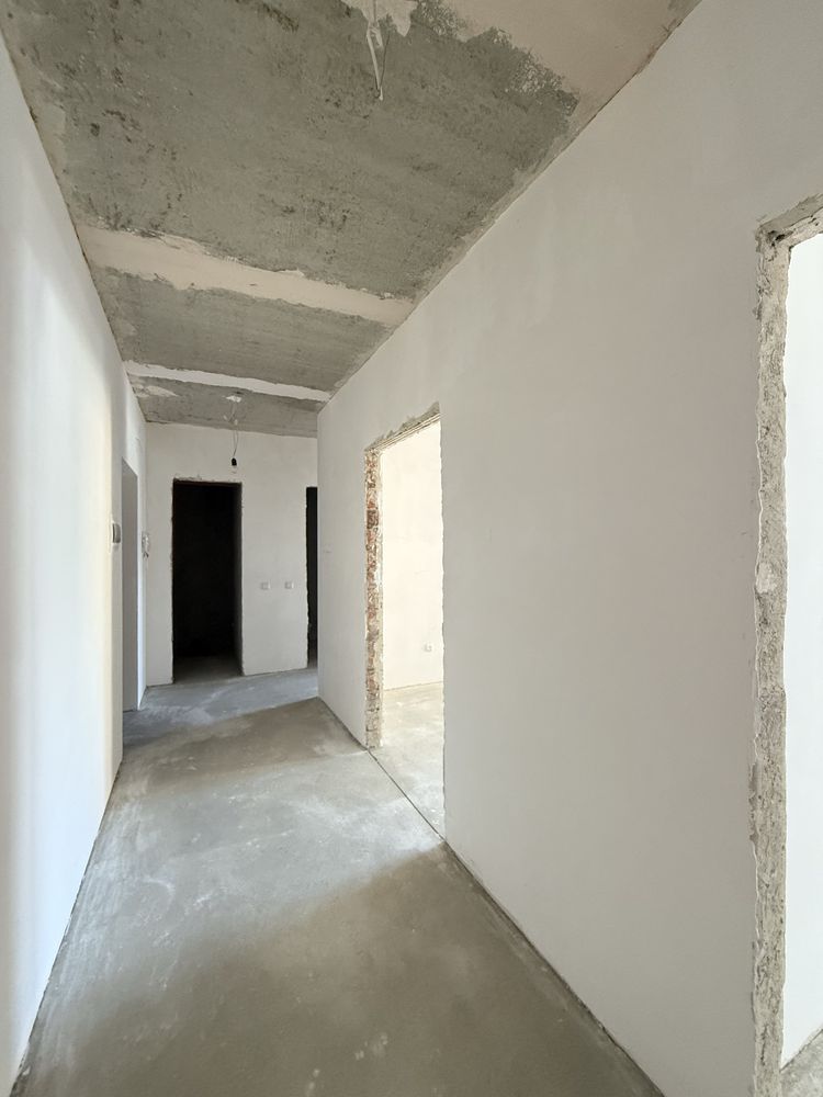 2-к квартира. Локація Озеро. Мазепи 144а. Район Липки (гардероб, балк)