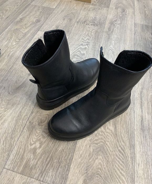 Зимові шеіряні черевики ecco  39 розміру