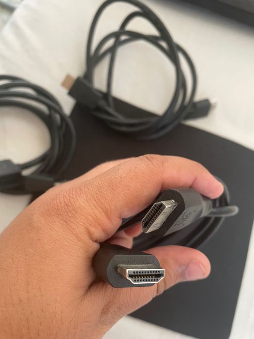 2 cabos HDMI e 1 cabos HDMI  Displayport