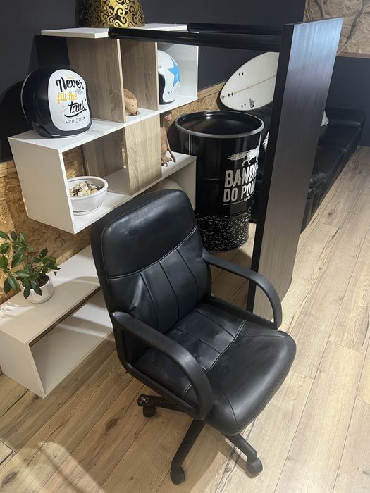 Secretária , cadeira , estante Ikea personalizada