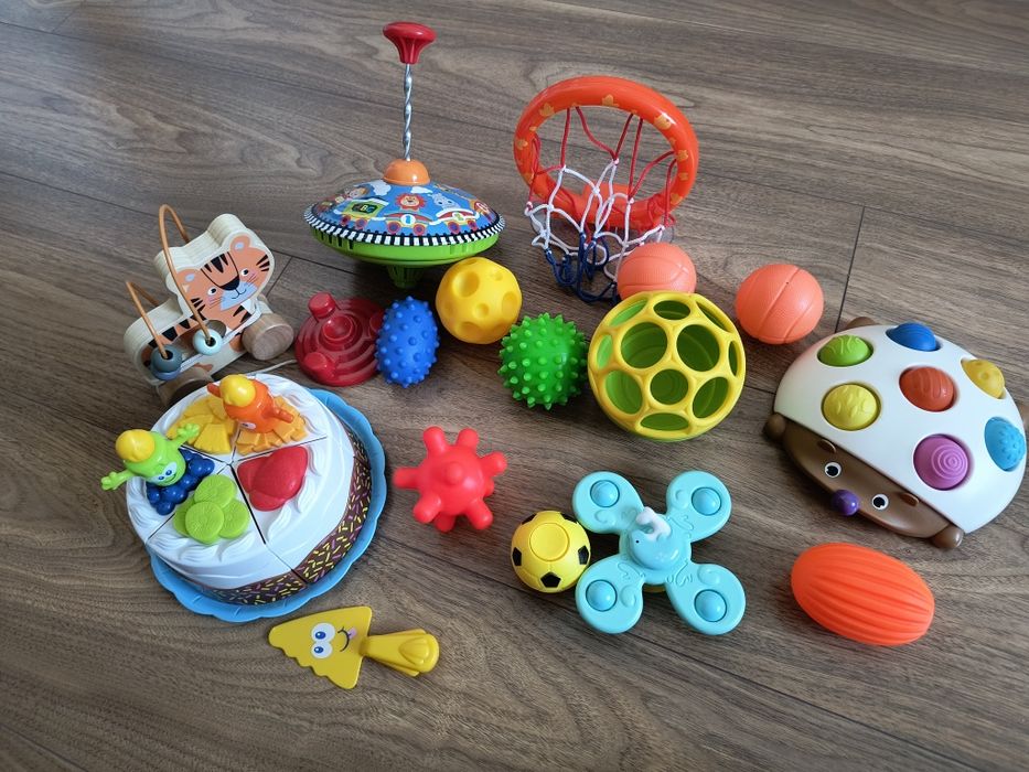 Zestaw zabawek - sensoryczne manualne sportowe - stan BDB