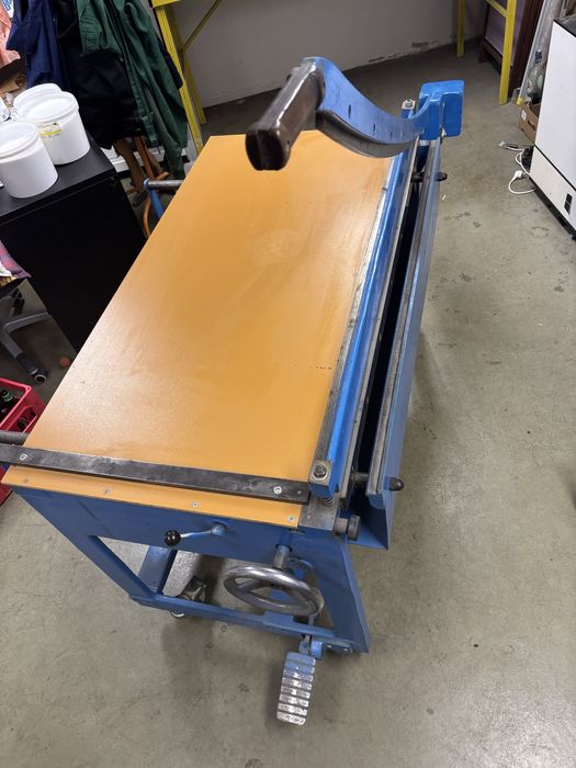 Gilotyna 125cm żeliwna do papieru tektury i cienkiej blachy