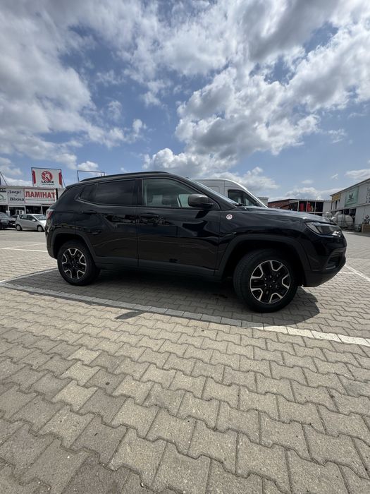 Продам своє авто в хорошому стані jeep compass trailhawk