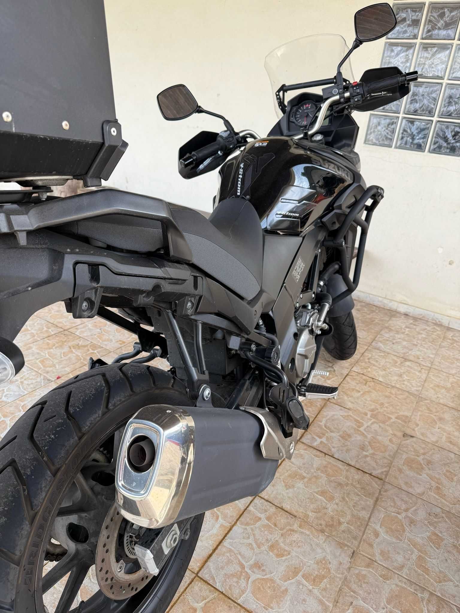 Suzuki V-Strom DL650 - 4.000km - NOVA - Vendo ou Troco