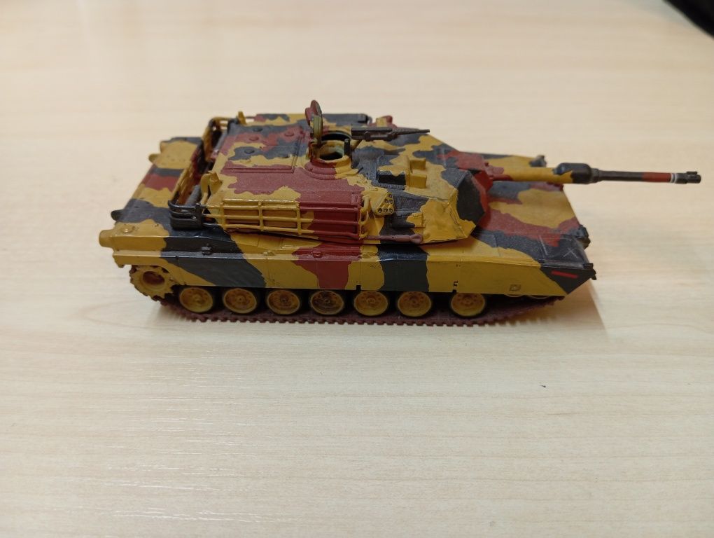 Модель танка Abrams 1:72