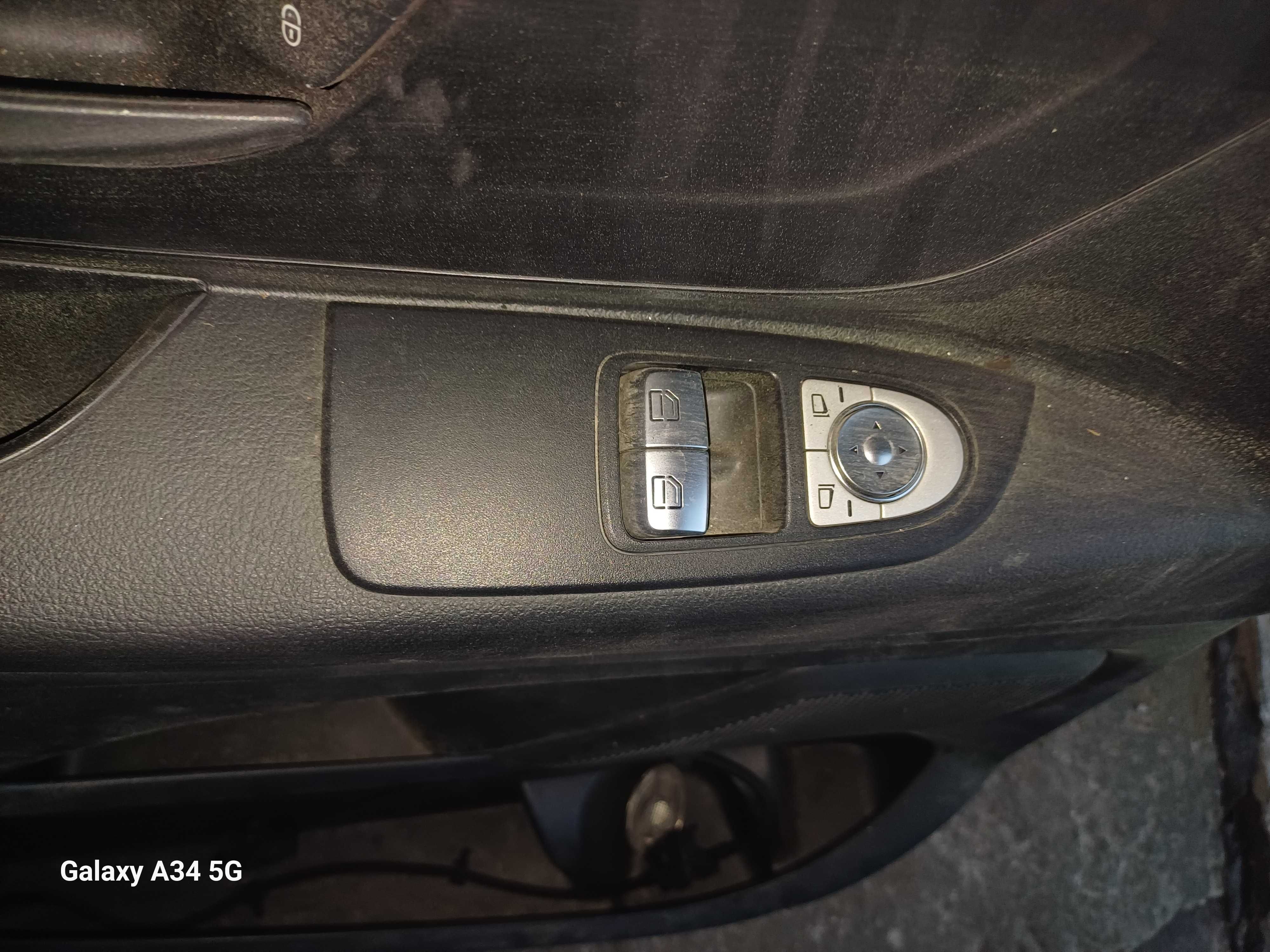 Tapicerka drzwi lewa mercedes vito A 447 viano A447