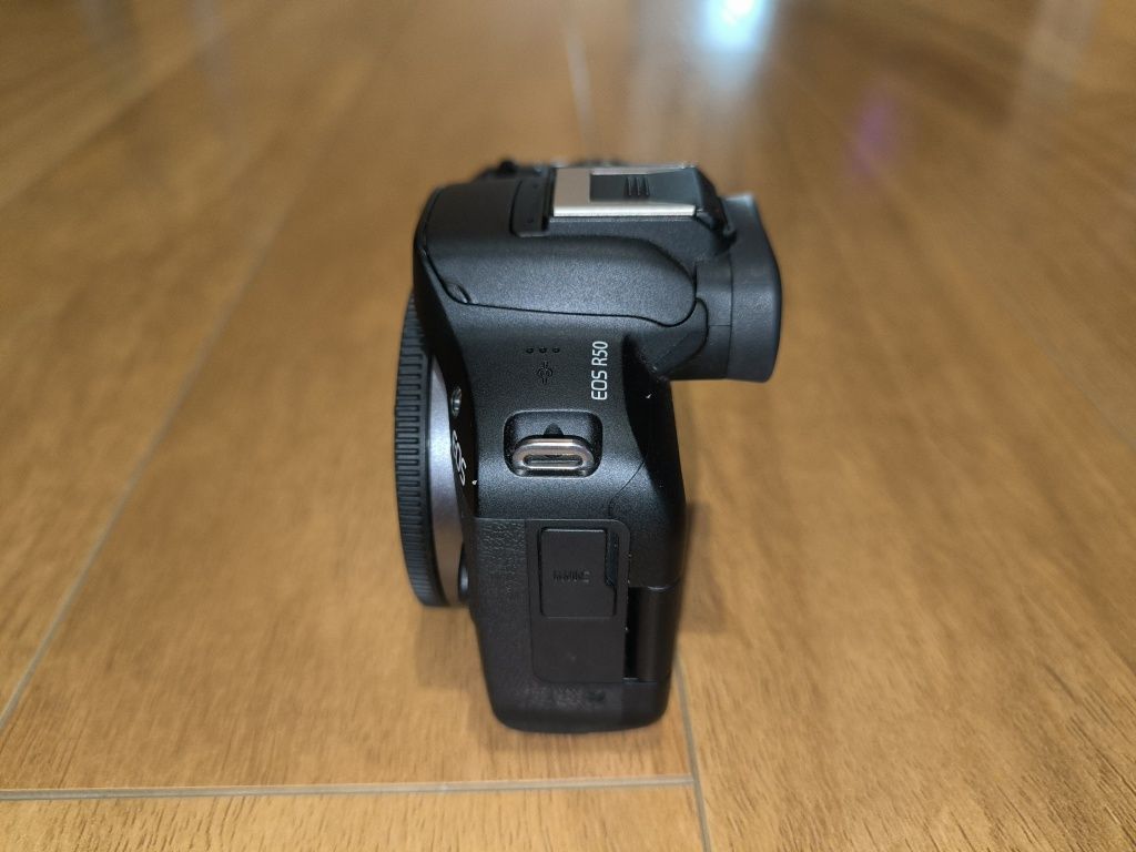 Câmara Canon R50 como nova e com garantia