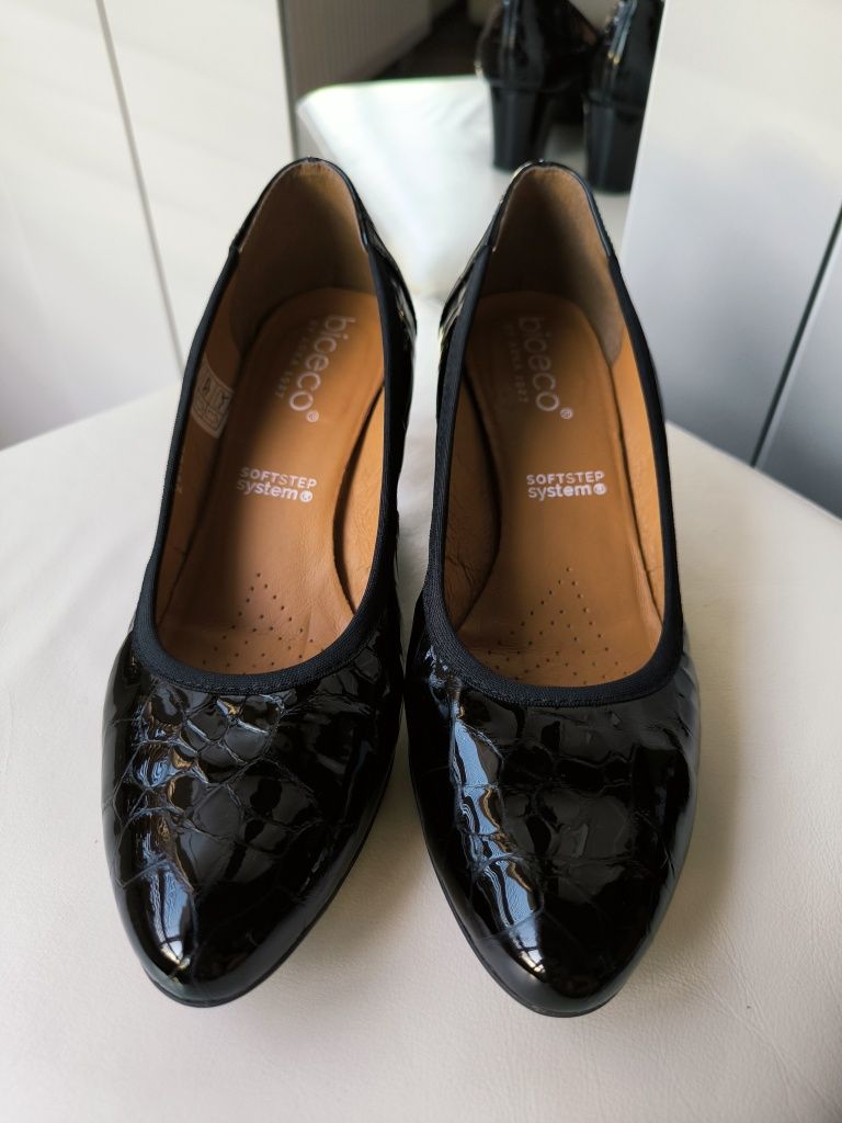 Buty klasyczne na niskim obcasie słupku eleganckie krokodyl