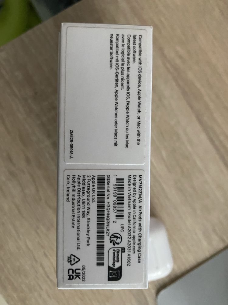 sluchawka airpods z pudelkiem