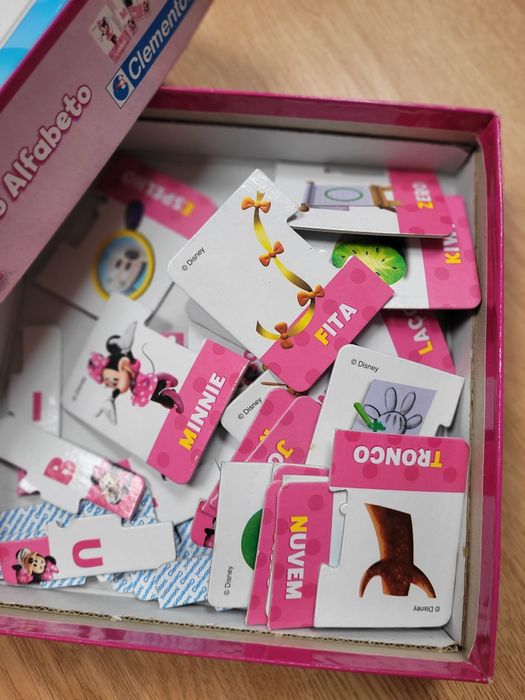 Jogo puzzle Minnie alfabeto