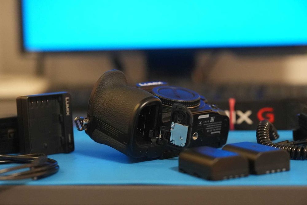 Фотоапарат Panasonic Lumix DC-G9 body з дод. комплектом.