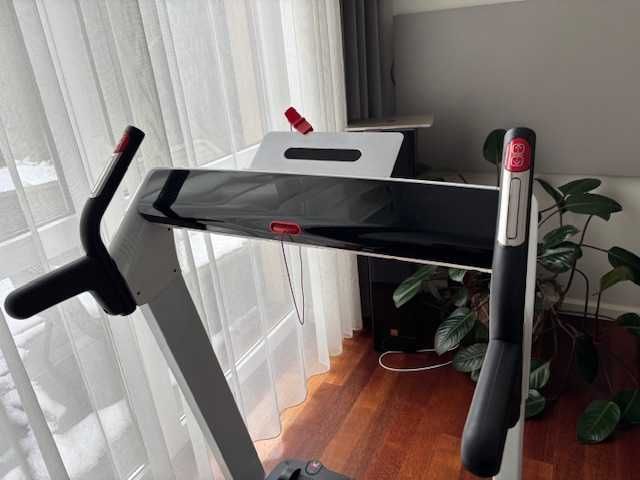 Bieżnia elektryczna HMS LOOP 14 kupiona 04.2024 plus mata