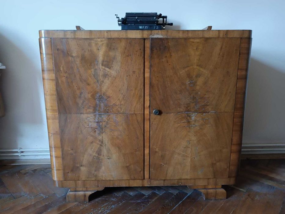 Komoda art deco, fornir