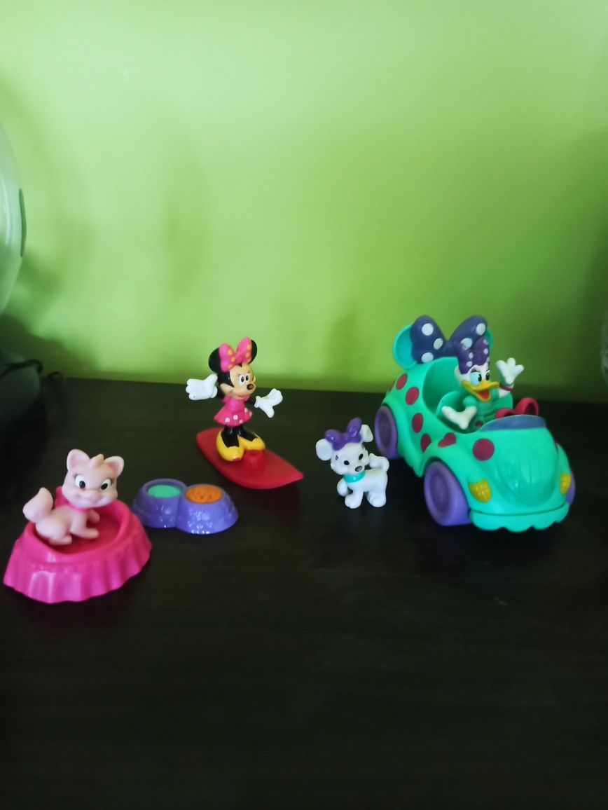 Samochód Disney i figurki