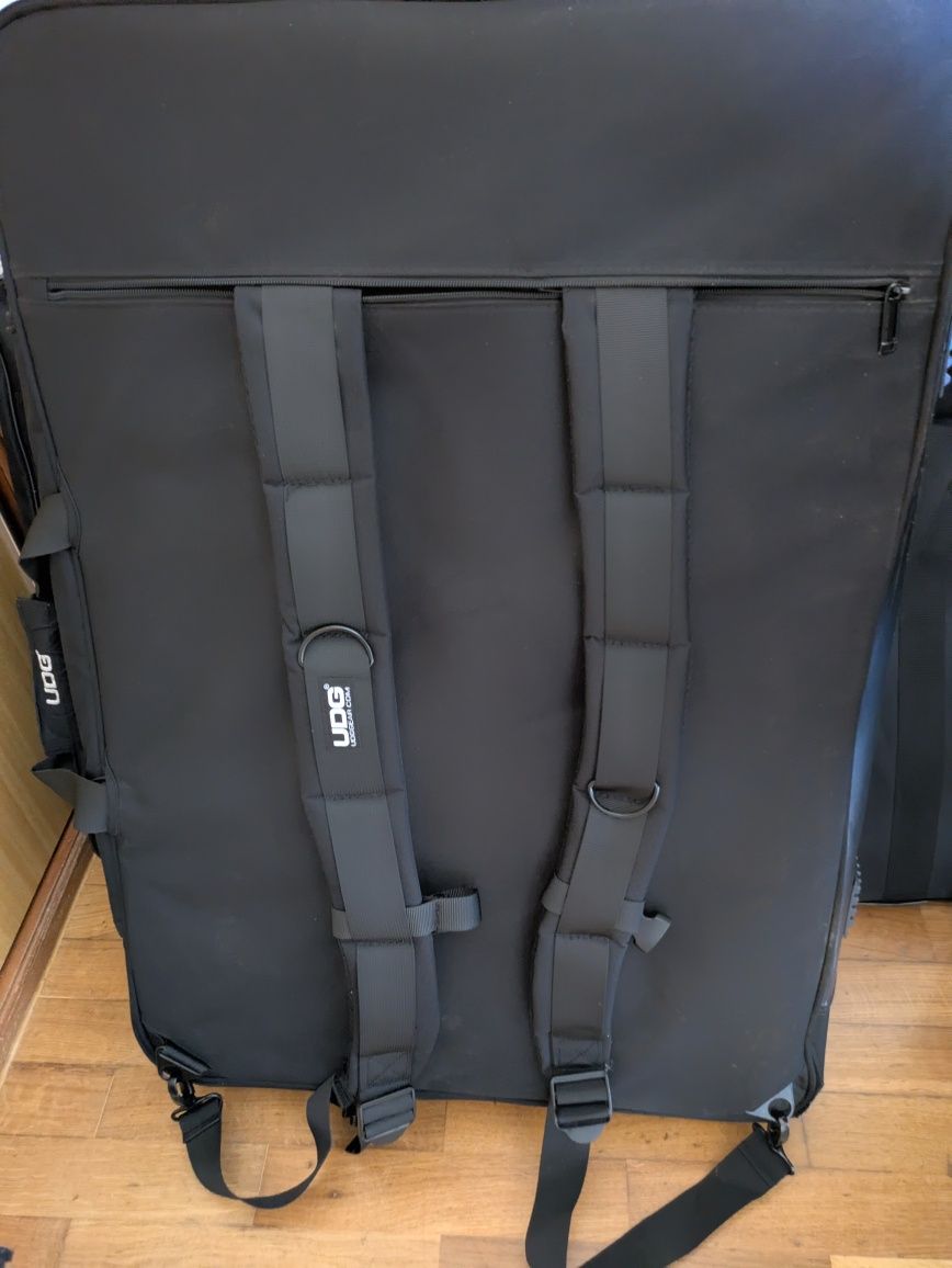 Pioneer XDJ RX3 + UDG URBANITE XL (Garantia)