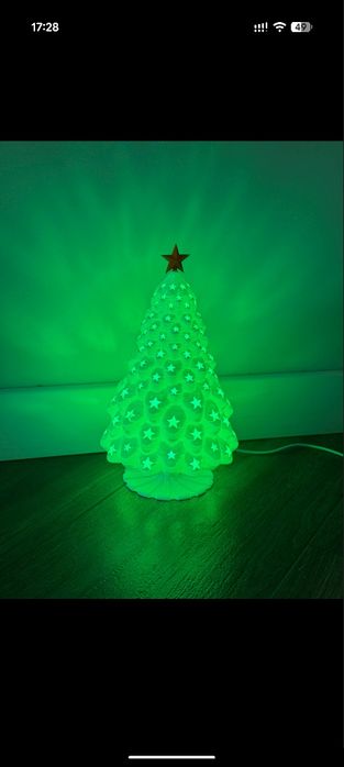 Ялинки, на 3D та іграшки