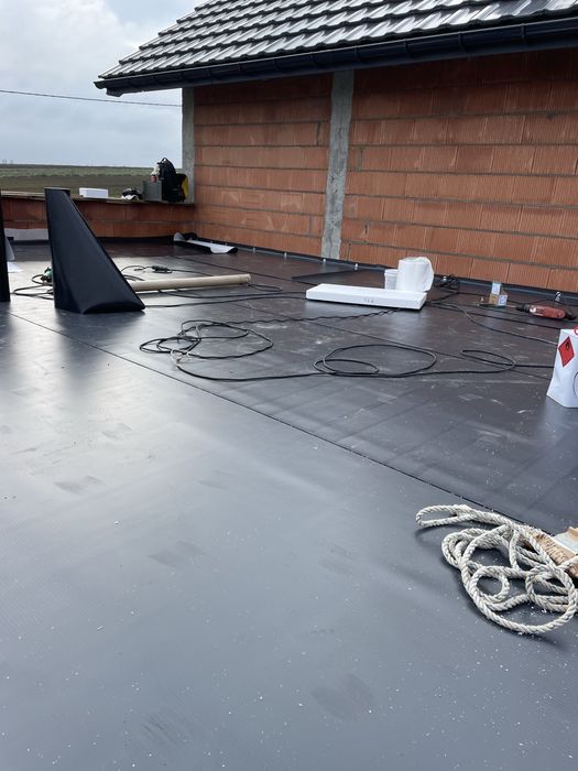 Hydroizolacje dachow  , tarasów oraz balkonów, obróbki blacharskie.