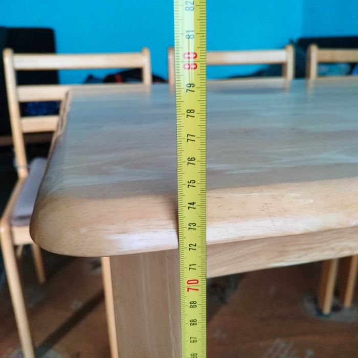 Stół z krzesłami!