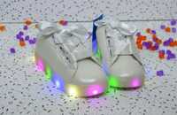 Светящиеся кроссовки р 32 34 35 белые с перламутром девочке лед кеды