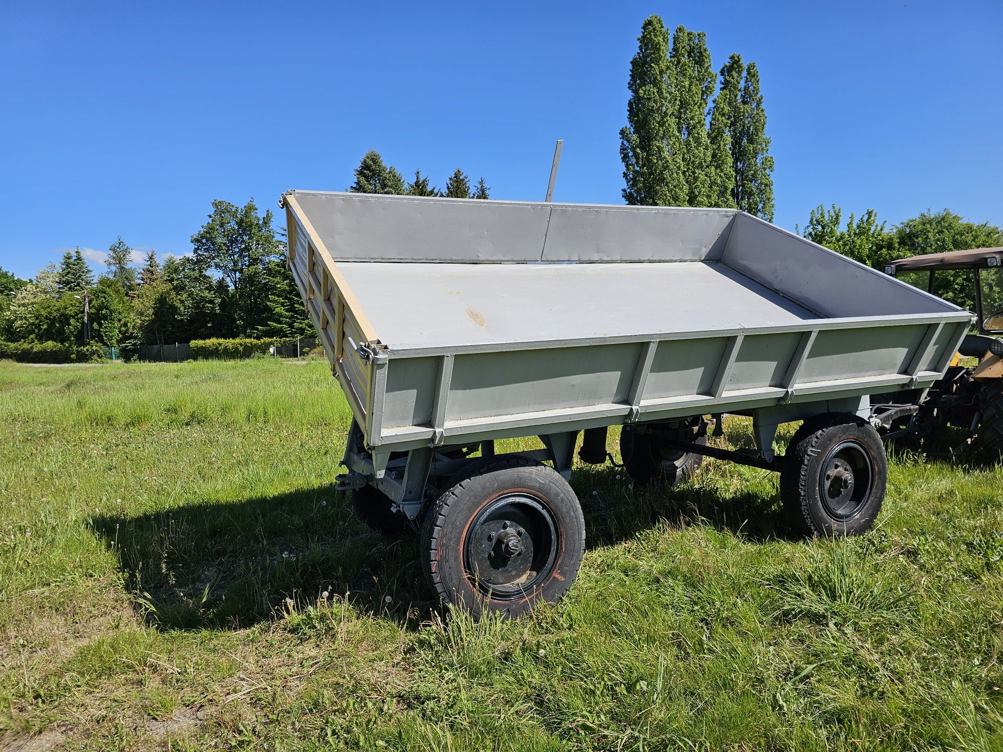 Przyczepa rolnicza wywrotka na 3 strony