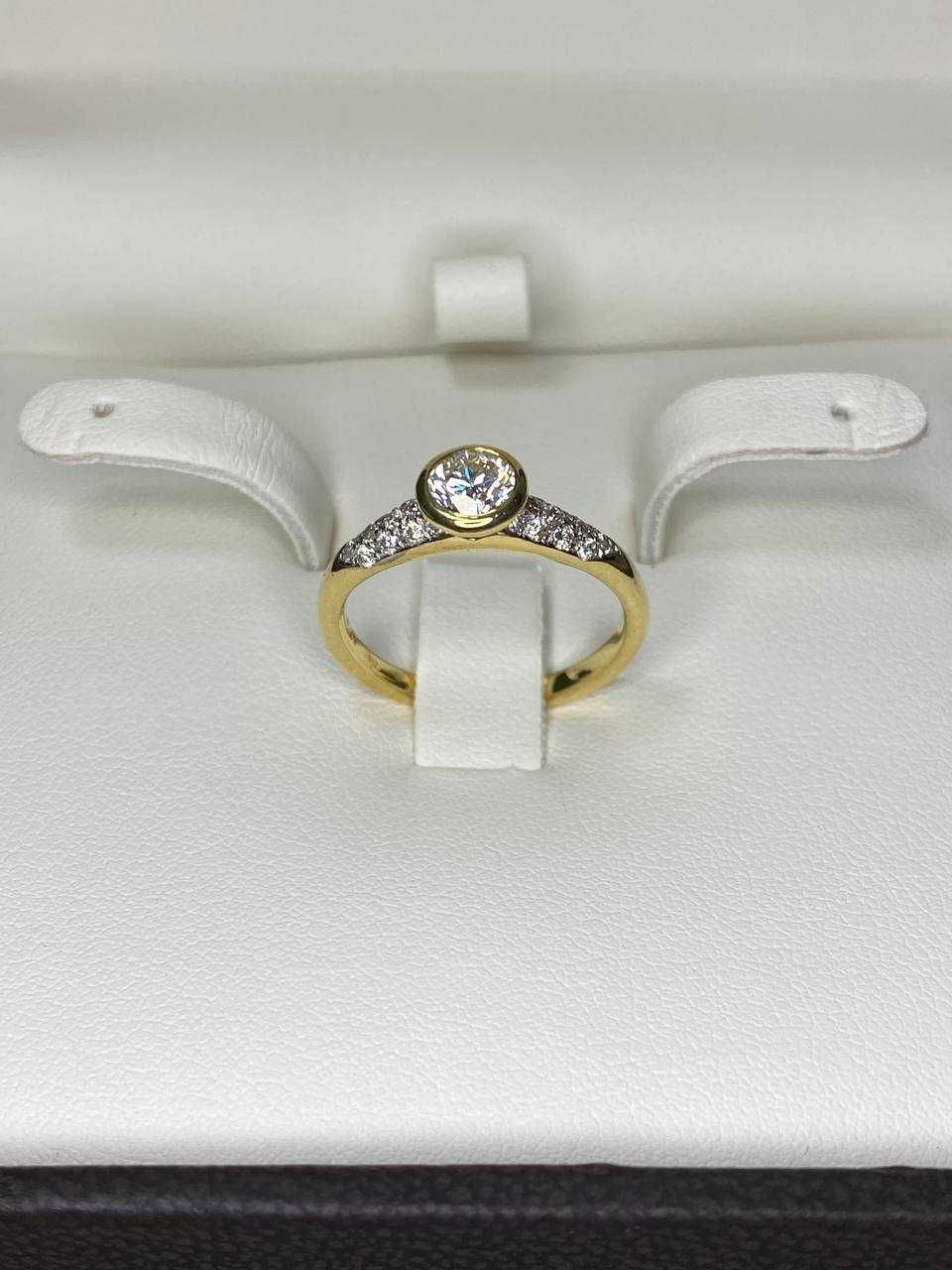 Золотое кольцо Tiffany&Co c бриллиантами.