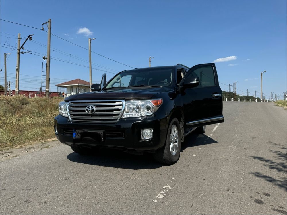 Продам Toyota Land Cruiser 200