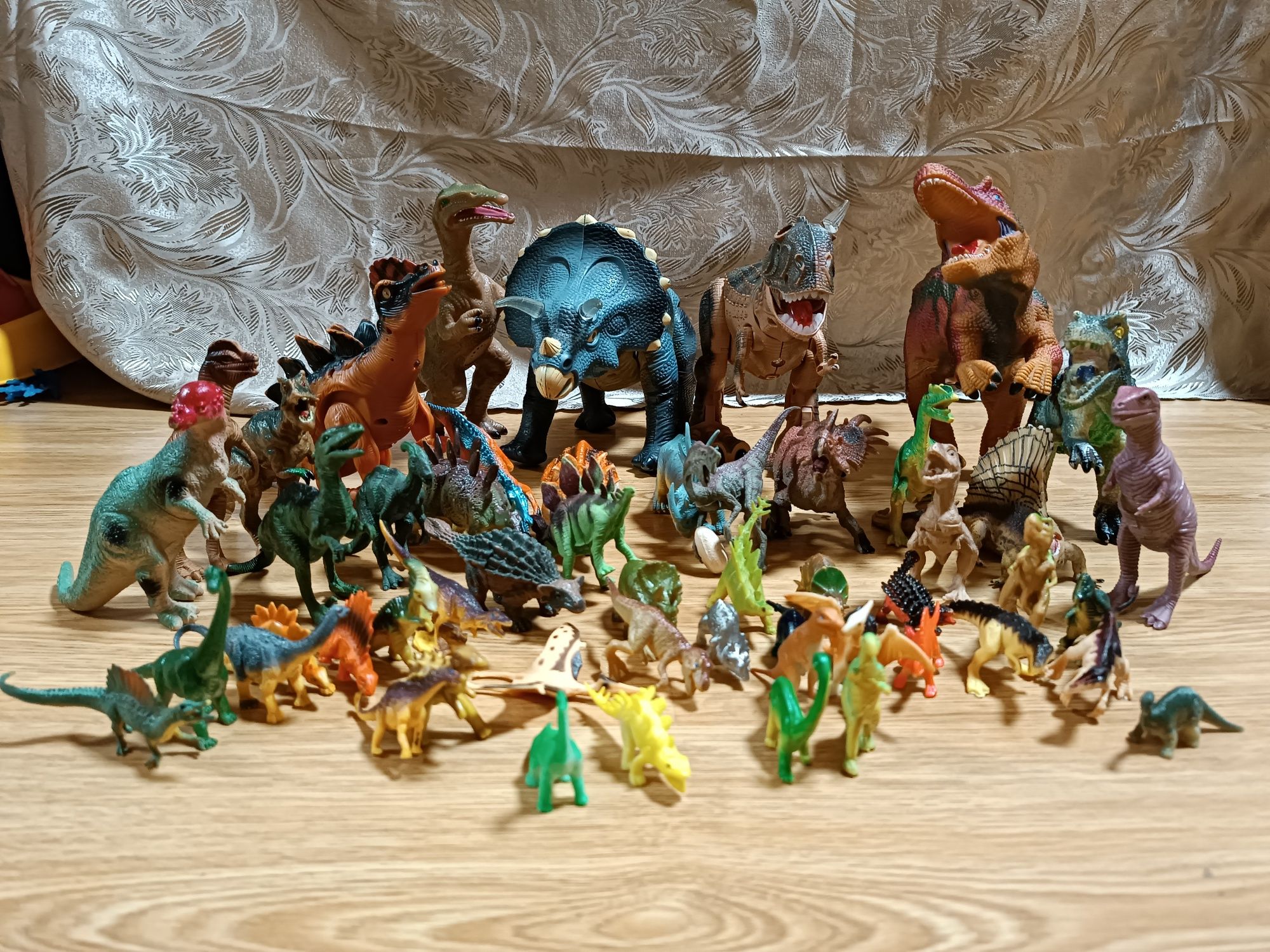 Іграшкові динозаври