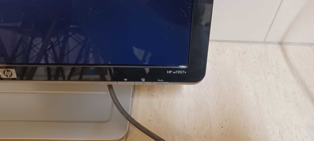Monitor Marca HP w1907v 19" em bom estado.