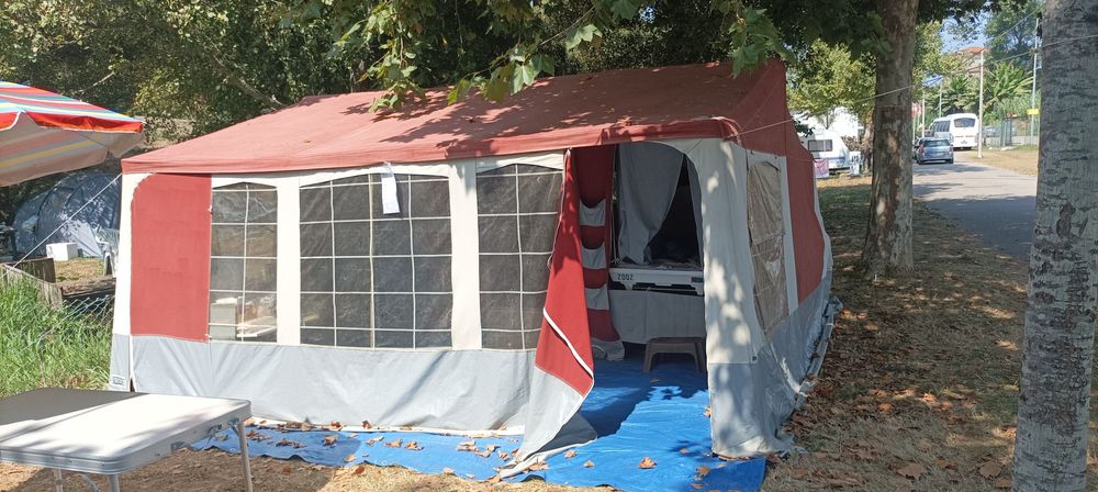 Vendo atrelado tenda