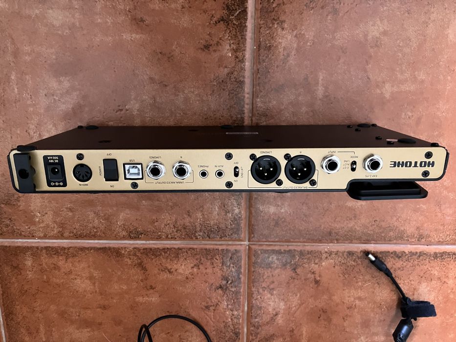 Pedaleira Hotone Ampero